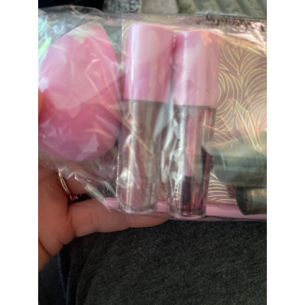 Ulta Beauty 8-Piece Makeup Collection - Lilac Bag - Picture 5 of 6